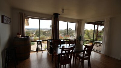 Clare View COTTAGE (pet friendly) Sleep 4