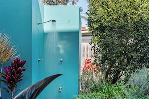 Property grounds - Bay Breeze at Huskisson with water views (Huskisson)