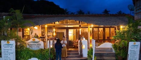 Sauna, hot tub, steam room