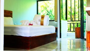 Superior Double Room with Balcony | Literie de qualité supérieure, coffres-forts dans les chambres