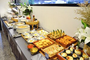 Petit déjeuner en libre-service compris tous les jours