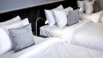 Standard-Dreibettzimmer, 3 Einzelbetten, Nichtraucher | Kostenlose Minibar, Zimmersafe, Schreibtisch