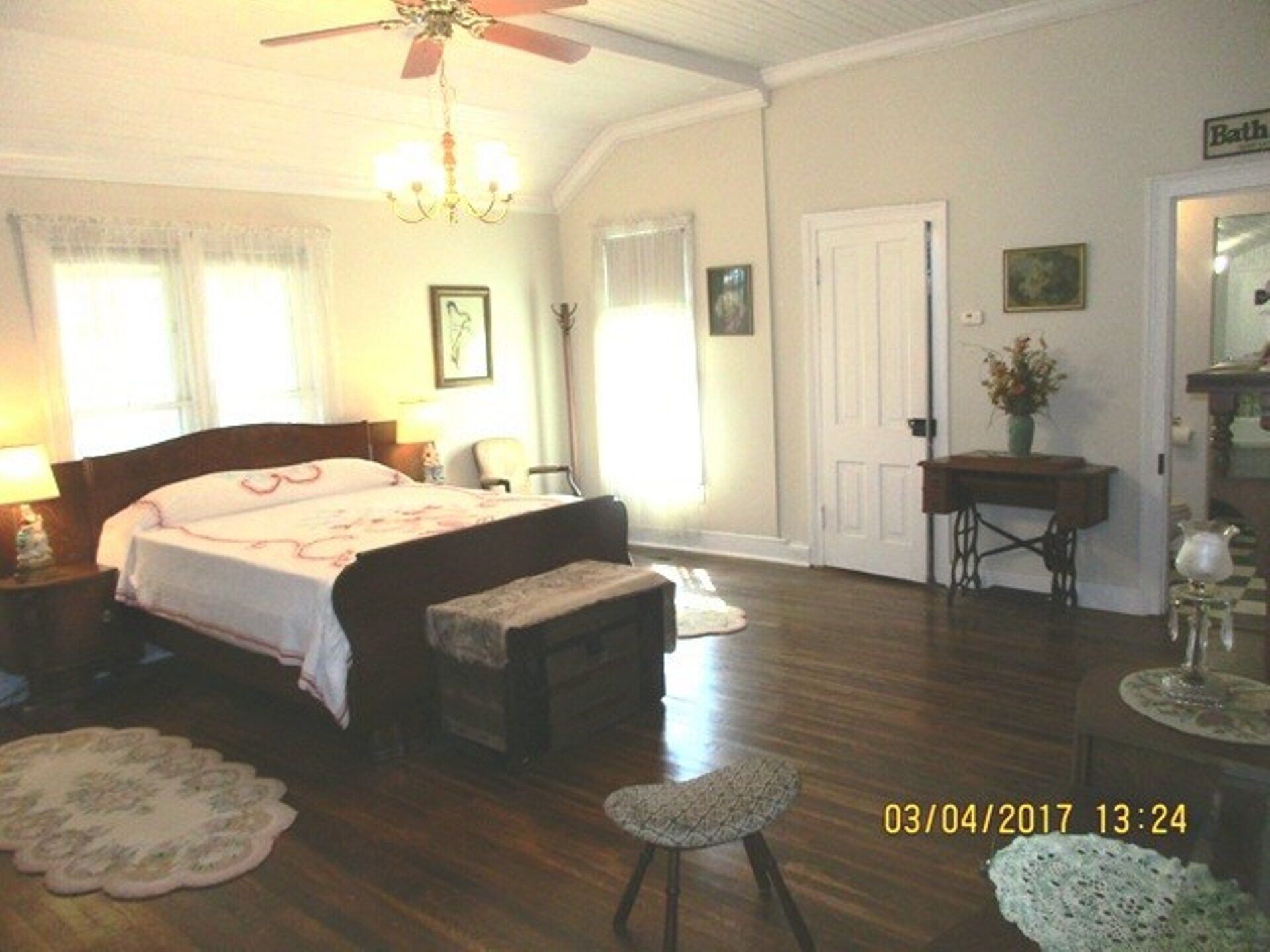 ENJOY HISTORIC DOWNTOWN FRANKLIN-STARTING AT 139 PER NIGHT SLEEPS 8! 