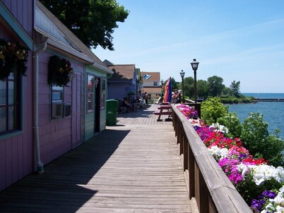 Olcott Beach House on lake Ontario near Niagara Falls