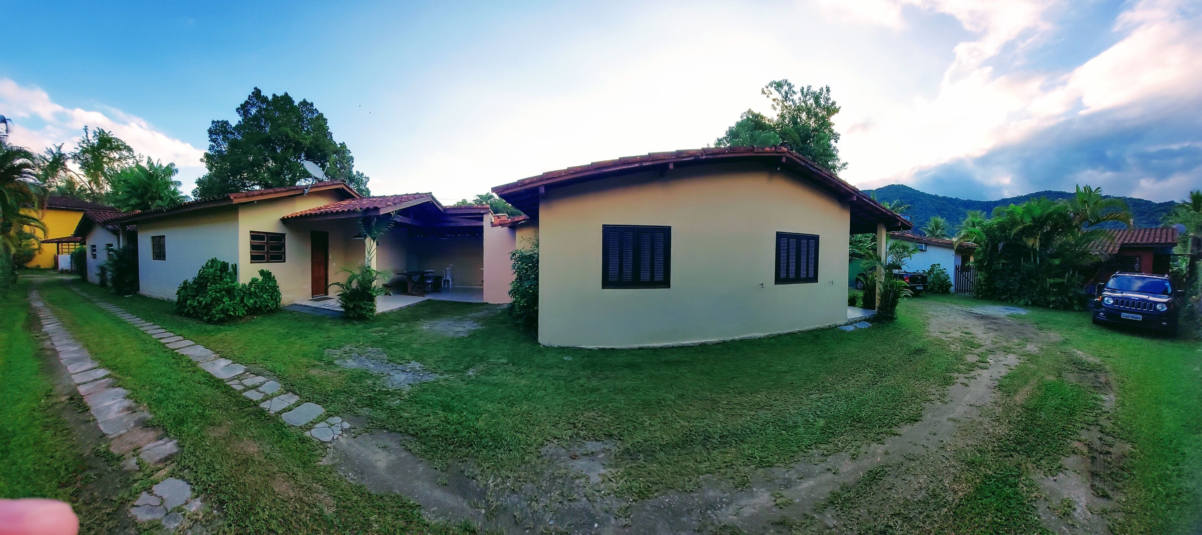 4 2 and 3 bedroom houses (living room, kitchen, bathroom, barbecue and furniture)