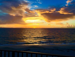 On the beach - Oceanfront Condo With Incredible Views (Vero Beach)