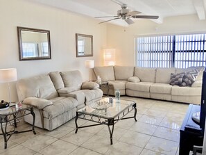 TV, DVD player, stereo - Oceanfront Condo With Incredible Views (Vero Beach)