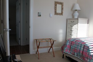3 bedrooms, WiFi - Beach Haven- Walking Distance to EVERYWHERE! Saturday to Saturday Rental (Beach Haven)