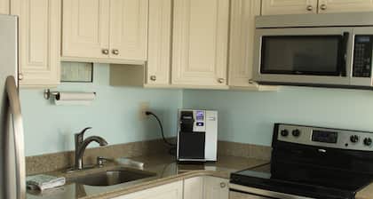 Beach Haven- Walking Distance to EVERYWHERE! Saturday to Saturday Rental