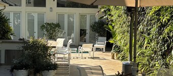 Beautiful Large Studio With a Private Bathroom In The Heart of Santa Monica