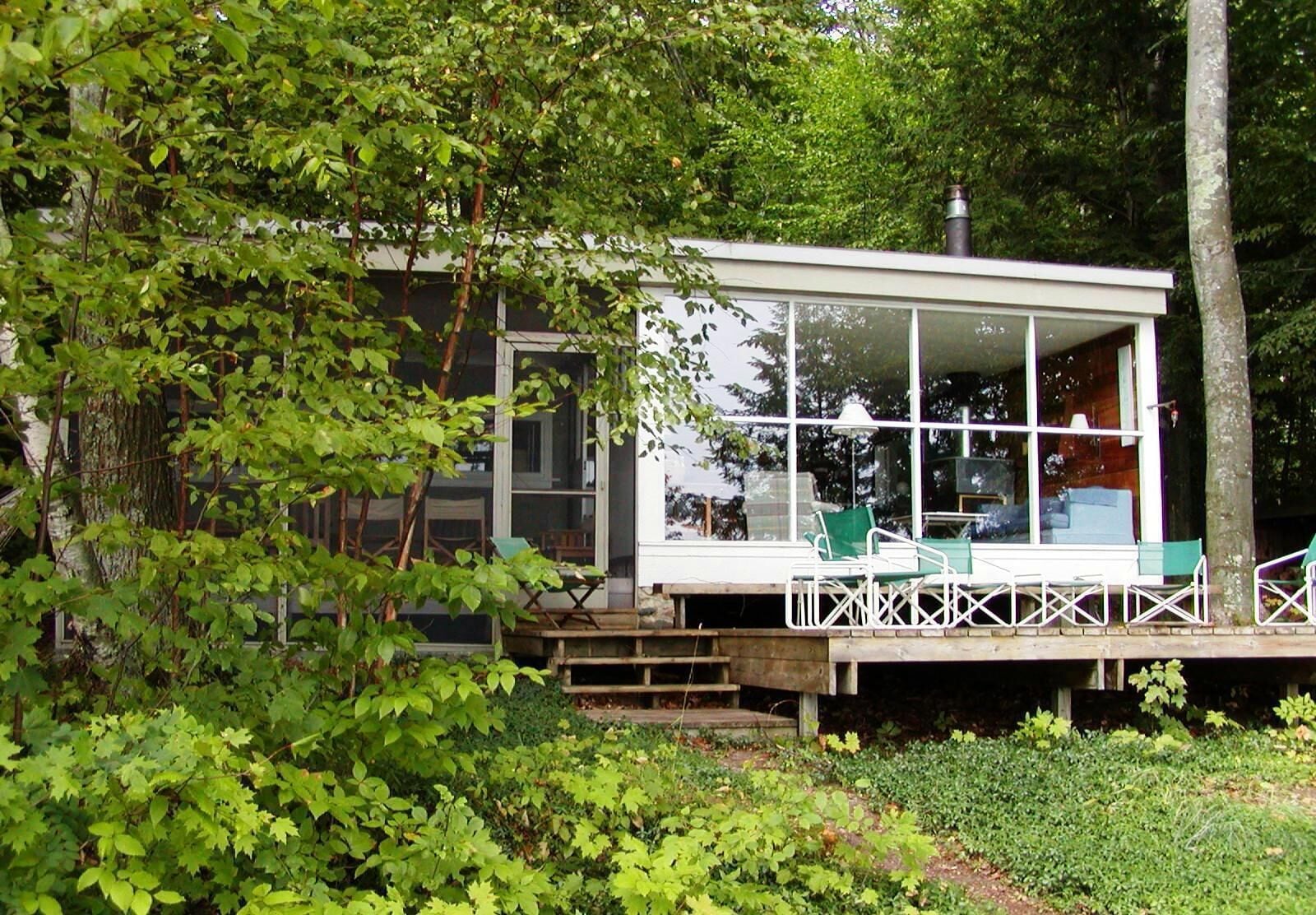 1938 Lakeside Cottage - Big Glen Lake Waterfront, Historic 30's Modern Cabin 