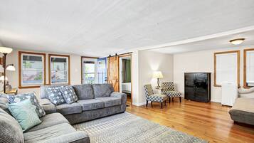 Een smart-tv en een dvd-speler