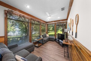 TV, fireplace, ping pong