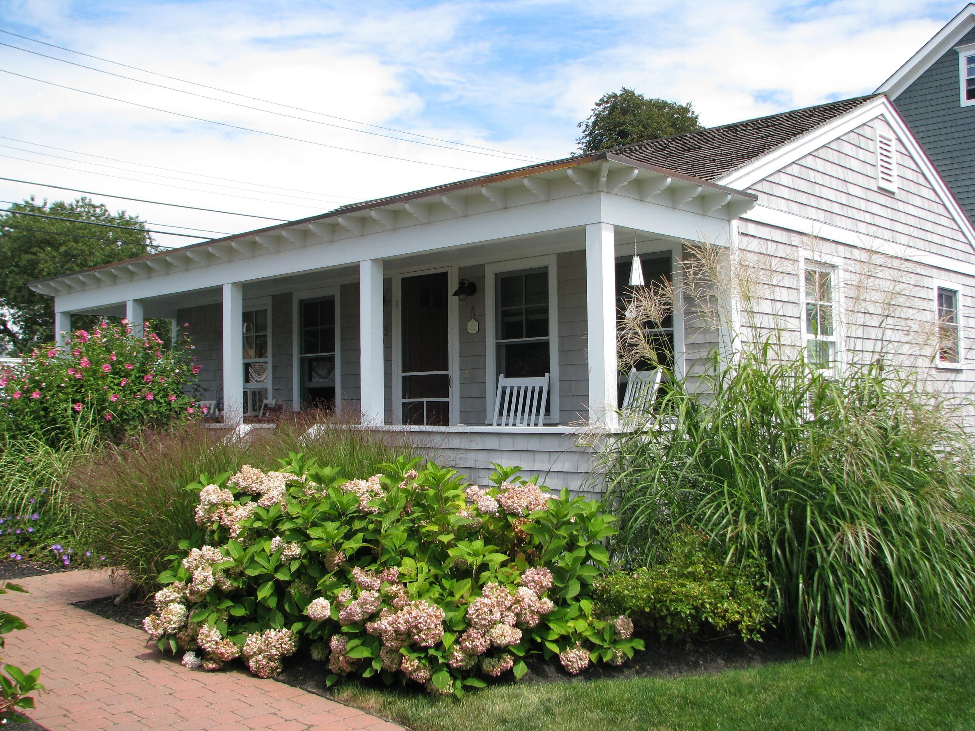 Newly Renovated Easton Point Cottage, Short Walk To First And Second Beach
