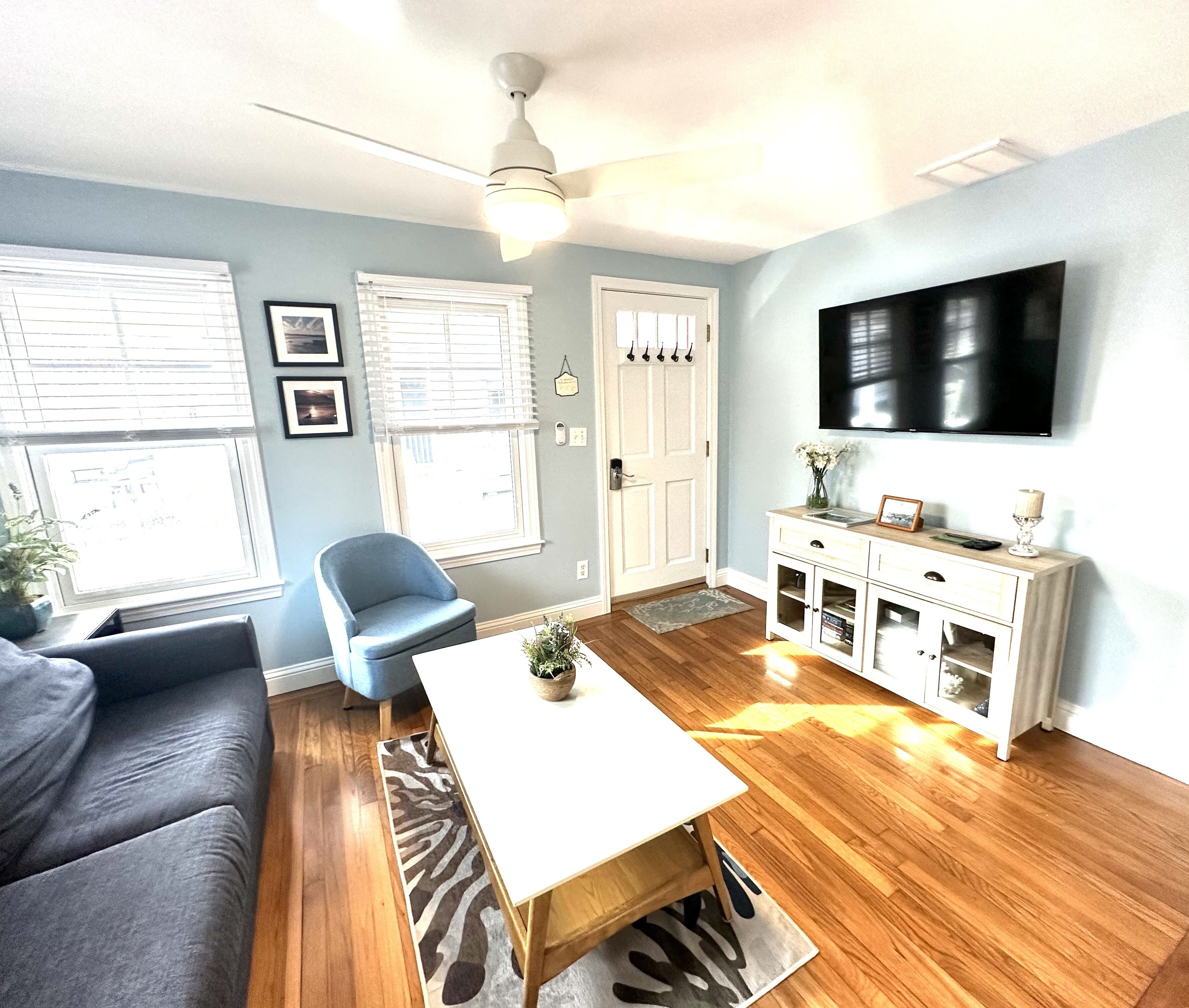 Newly Renovated Easton Point Cottage, Short Walk To First And Second Beach