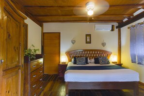 4 quartos, cofres nos quartos, ferros/tábuas de passar roupa