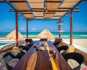 Outdoor dining - Beachfront Penthouse with 4 Bdrs. private beach, Chef, Wi-Fi, housekeeper  (Playa morelos)