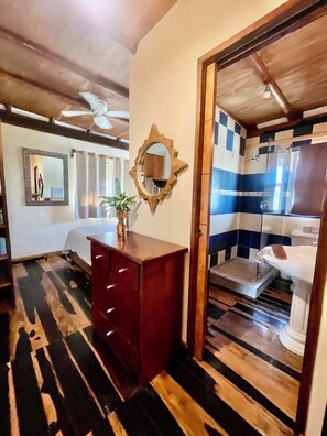 Shower, hair dryer, towels, soap - Beachfront Penthouse with 4 Bdrs. private beach, Chef, Wi-Fi, housekeeper  (Playa morelos)