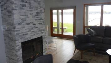 Smart TV, fireplace, DVD player