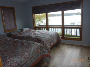 5 bedrooms, desk, iron/ironing board, free WiFi