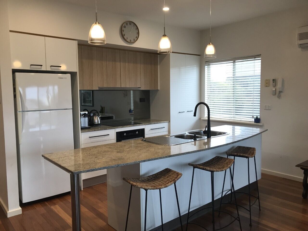 Bella Vista Beach House — image 13