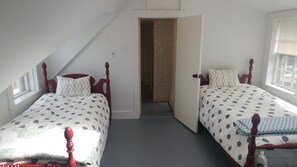 8 bedrooms, desk, free WiFi, bed sheets - Remarkable Four Gable House Overlooking Friendship Harbor (Friendship)