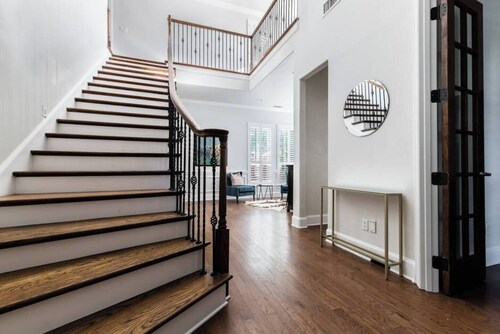 Great Dallas Home, Fantastic for Groups