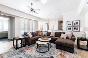 Smart TV, foosball, offices - Great Dallas Home, Fantastic for Groups (Dallas)