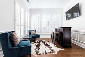 Smart TV, foosball, offices - Great Dallas Home, Fantastic for Groups (Dallas)