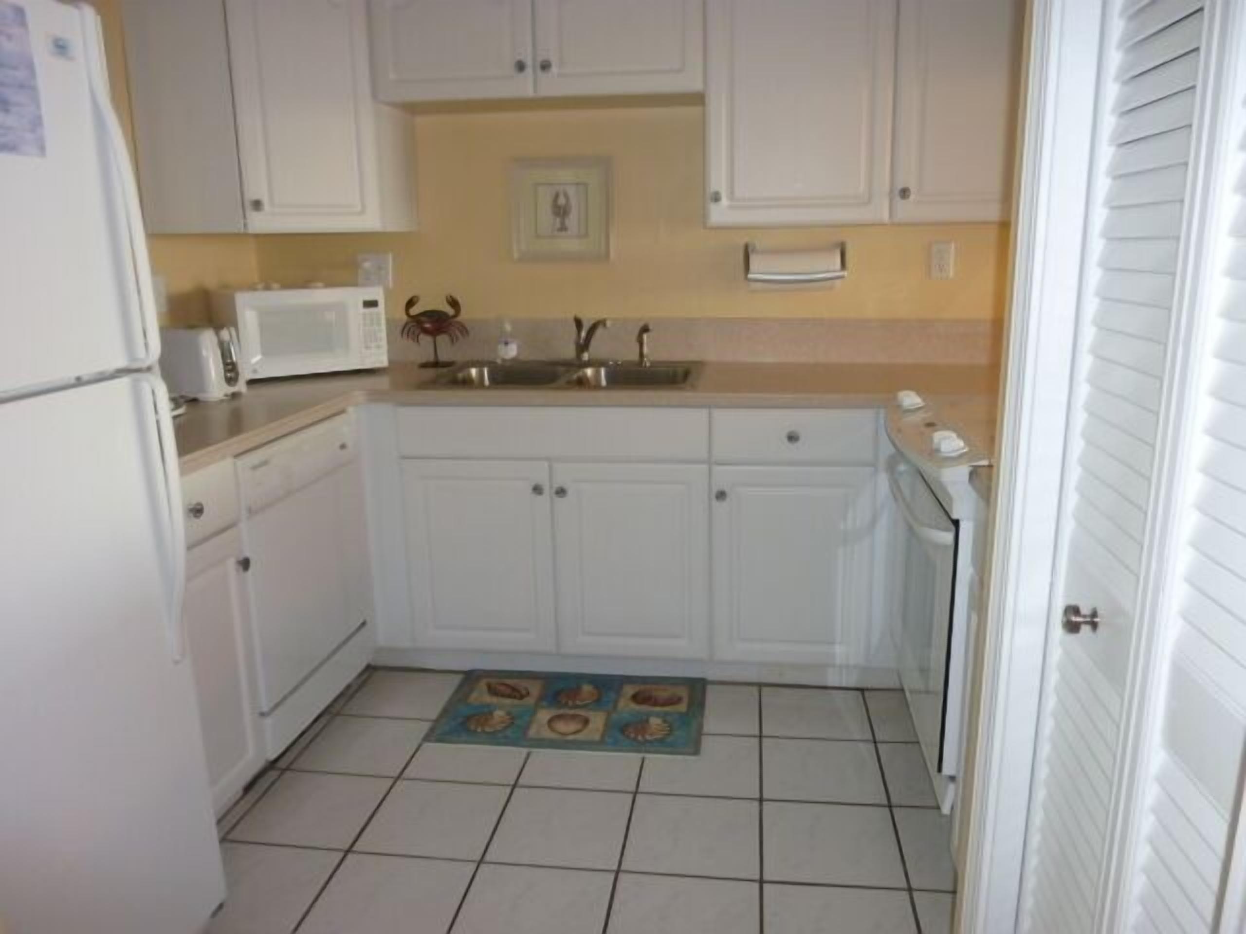 AWESOME view, FREE  Beach service! Wifi,50 Smart tv,new remodel,heated pool,NICE