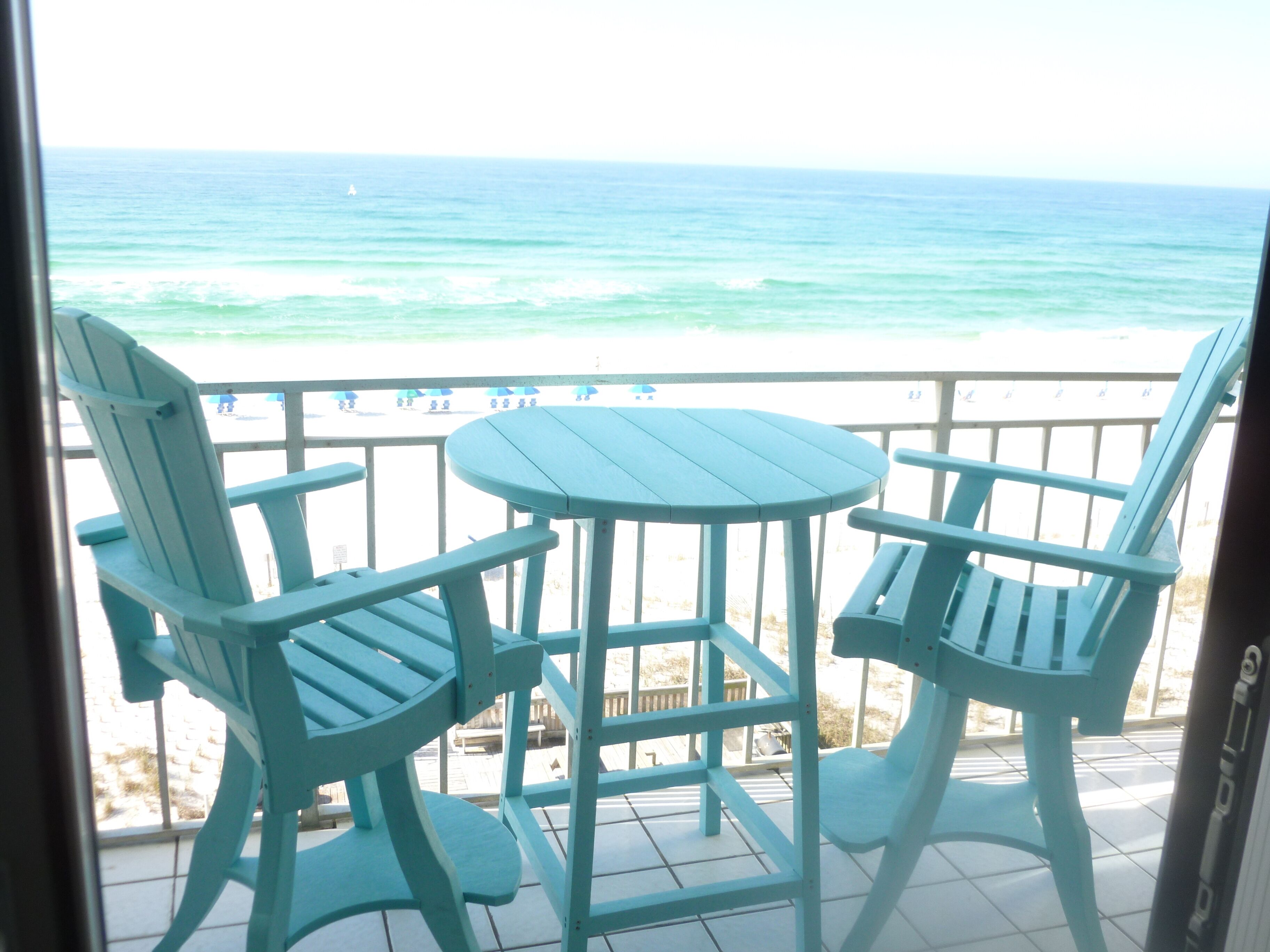 AWESOME view, FREE  Beach service! Wifi,50 Smart tv,new remodel,heated pool,NICE