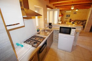 Refrigerador, microondas, horno, placa de cocina