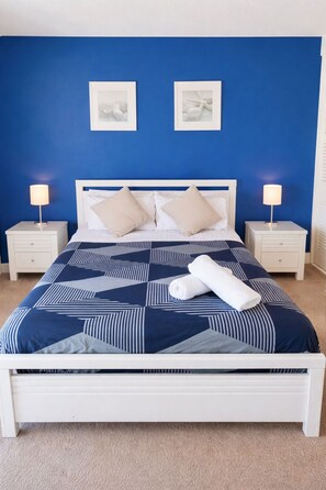 2 bedrooms, iron/ironing board, internet, bed sheets