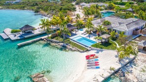 Piscine à débordement