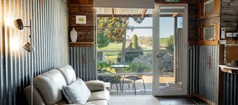 Bed In A Shed One – Boutique Vineyard Hideaway