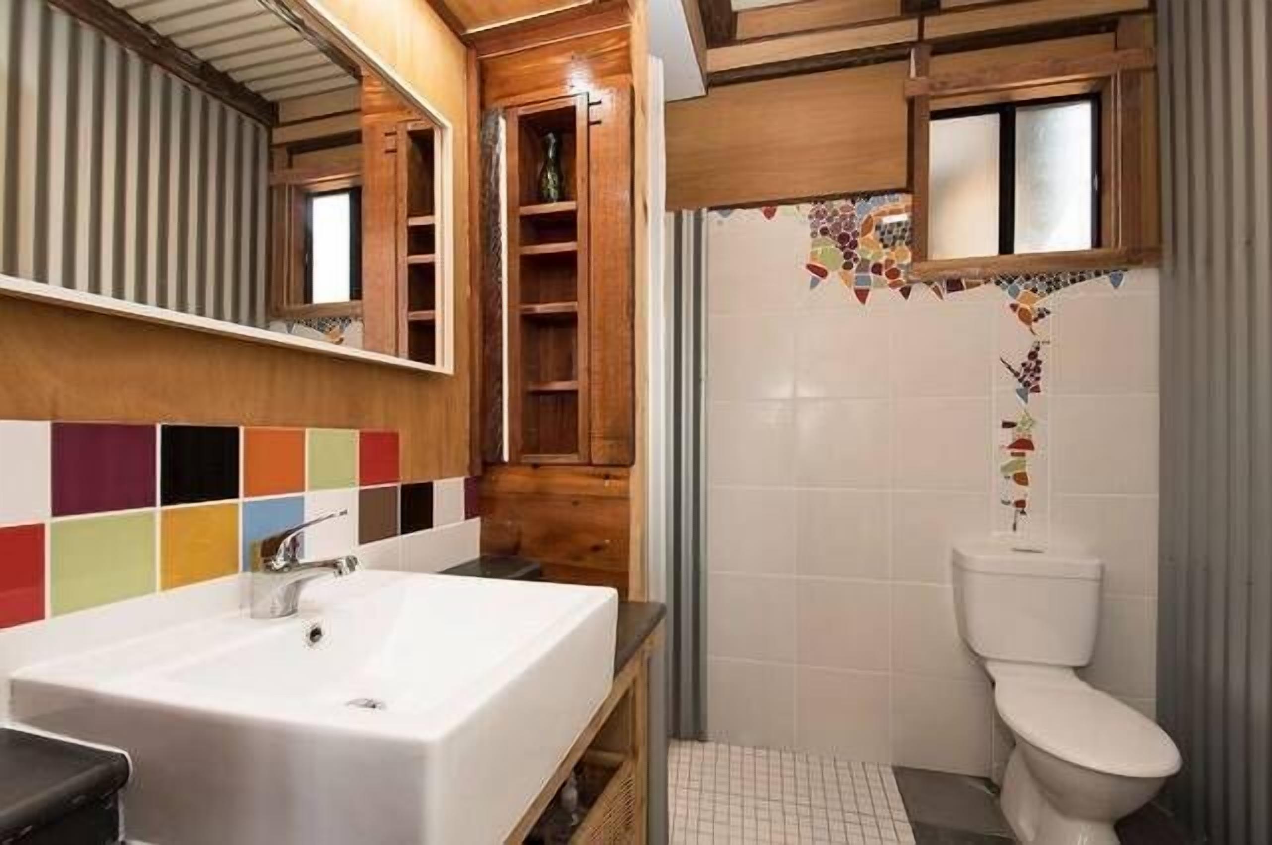 Secador de pelo, toallas