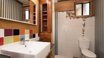 Secador de pelo, toallas