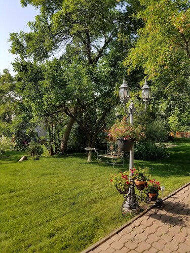 Window Hill cozy apartment Suite in Scenic St. Albert