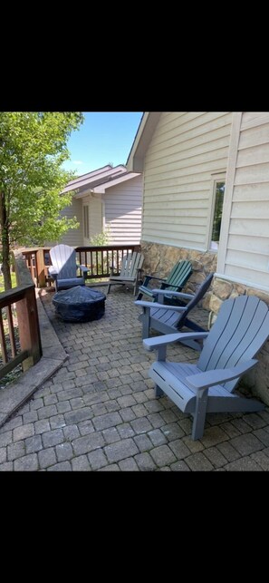 Terrace/patio - Sisters Treehouse (Oakland)