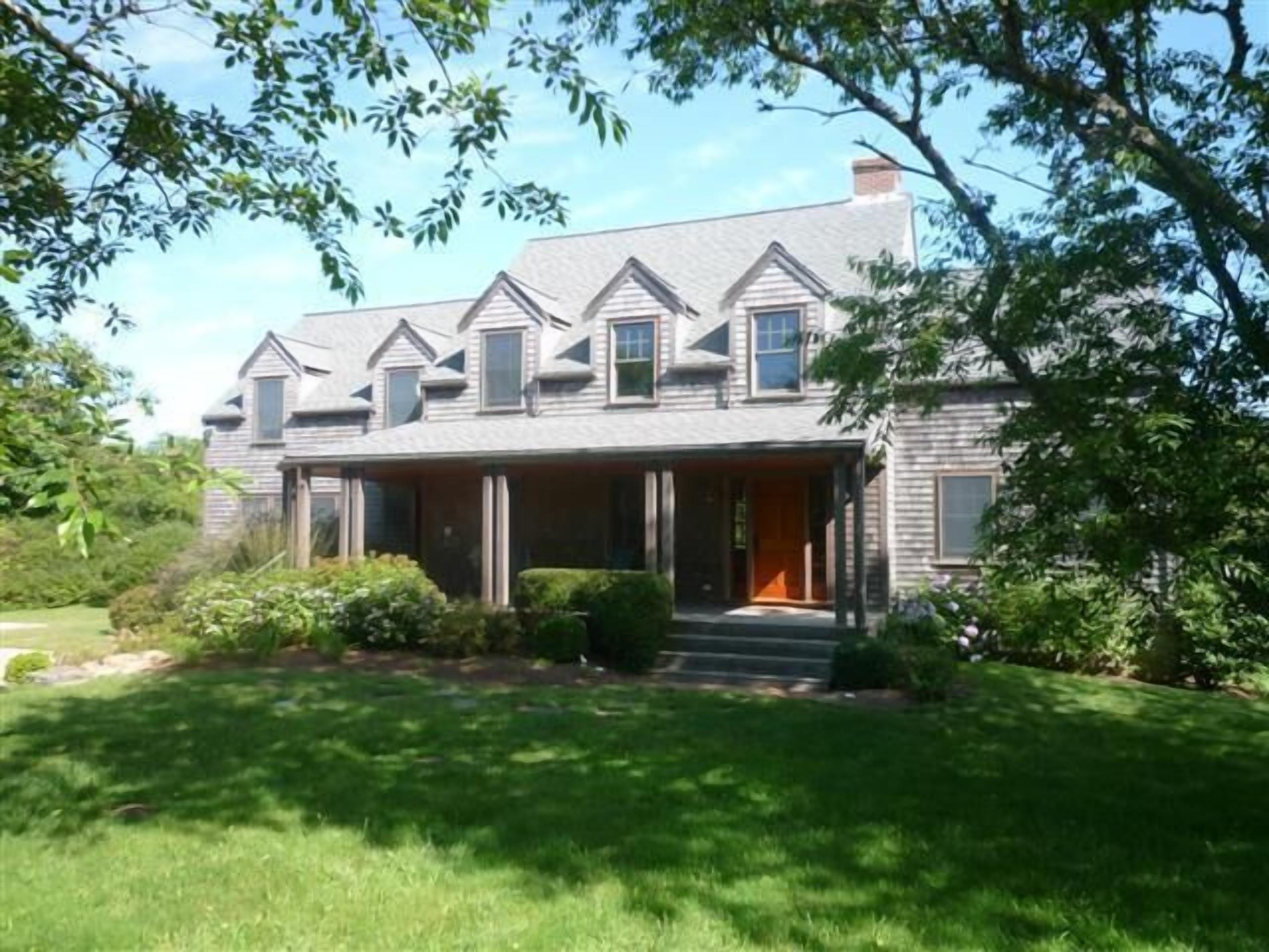 Great 5BR Compound Off Cliff Rd! Short Walk to Town & Beach!