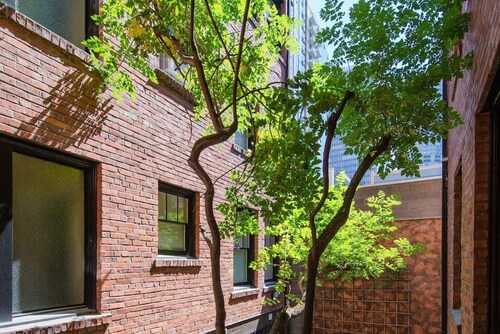 Hip Flat. Iconic Downtown. Walk to Pike Place Market.