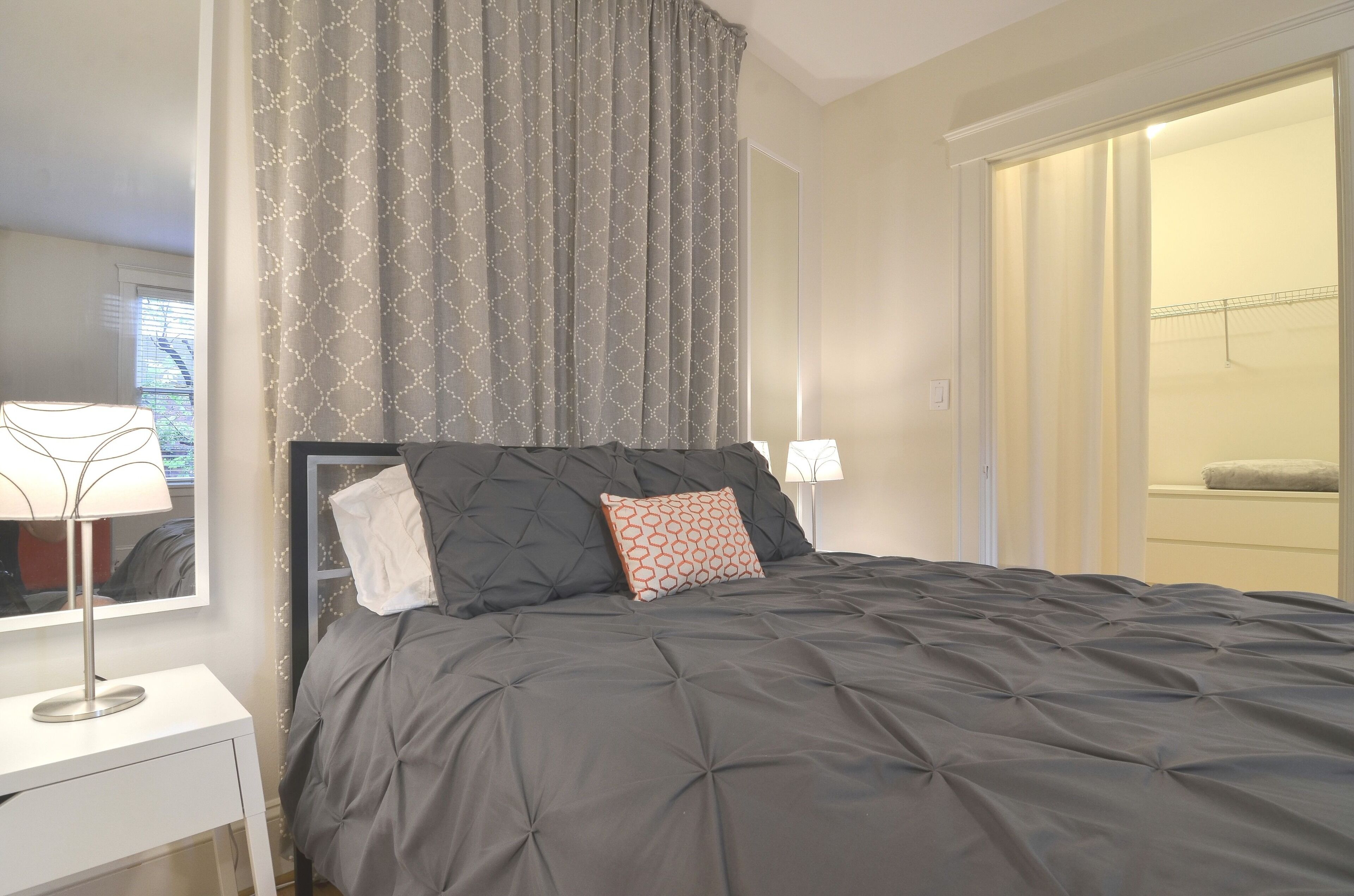 Iron/ironing board, free WiFi, bed sheets