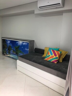TV, ping pong