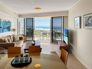 TV - Resort Apartment in Maroochydore (Maroochydore)
