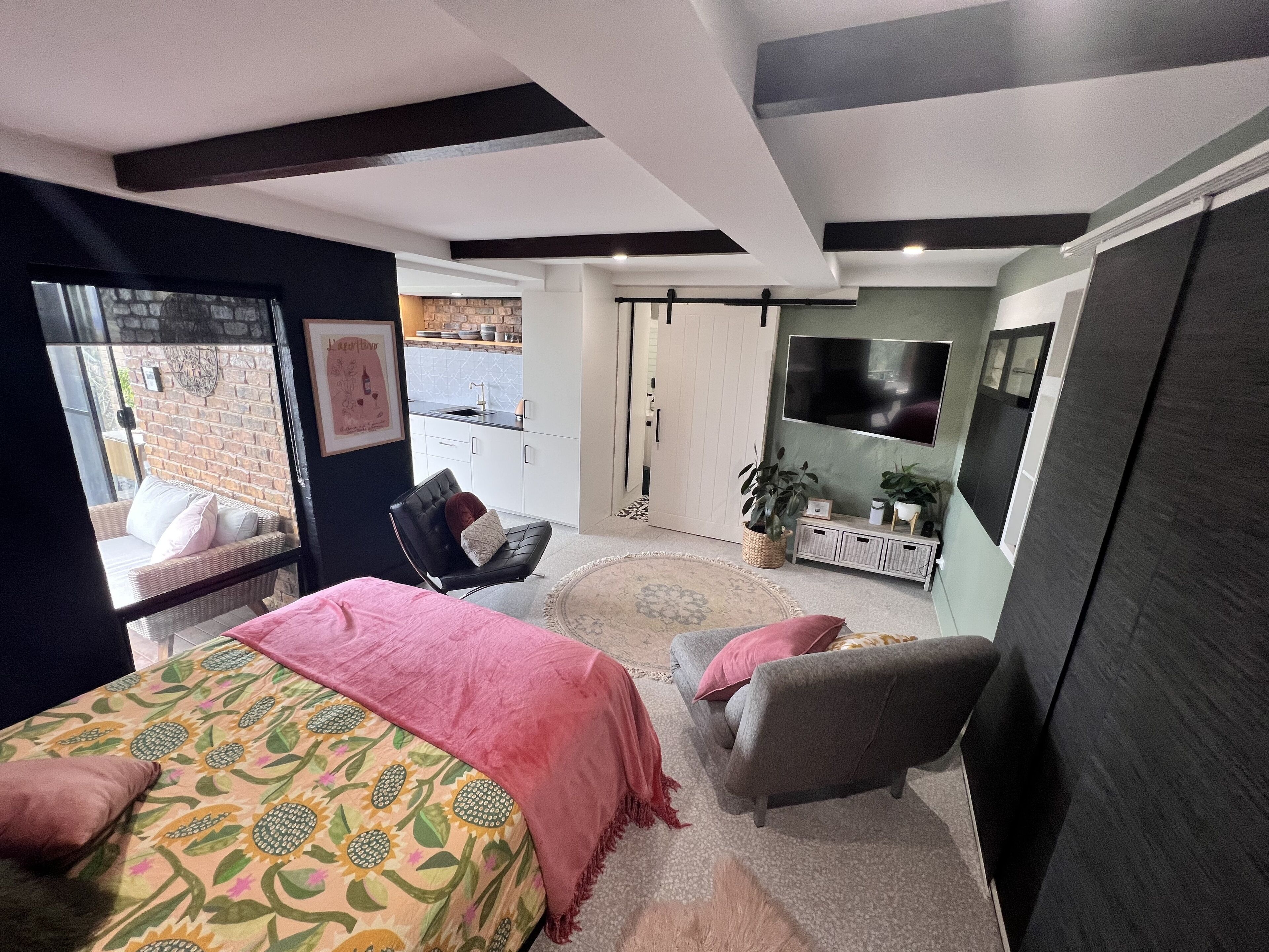 A home away from home in the hills. Fully independent furnished unit.