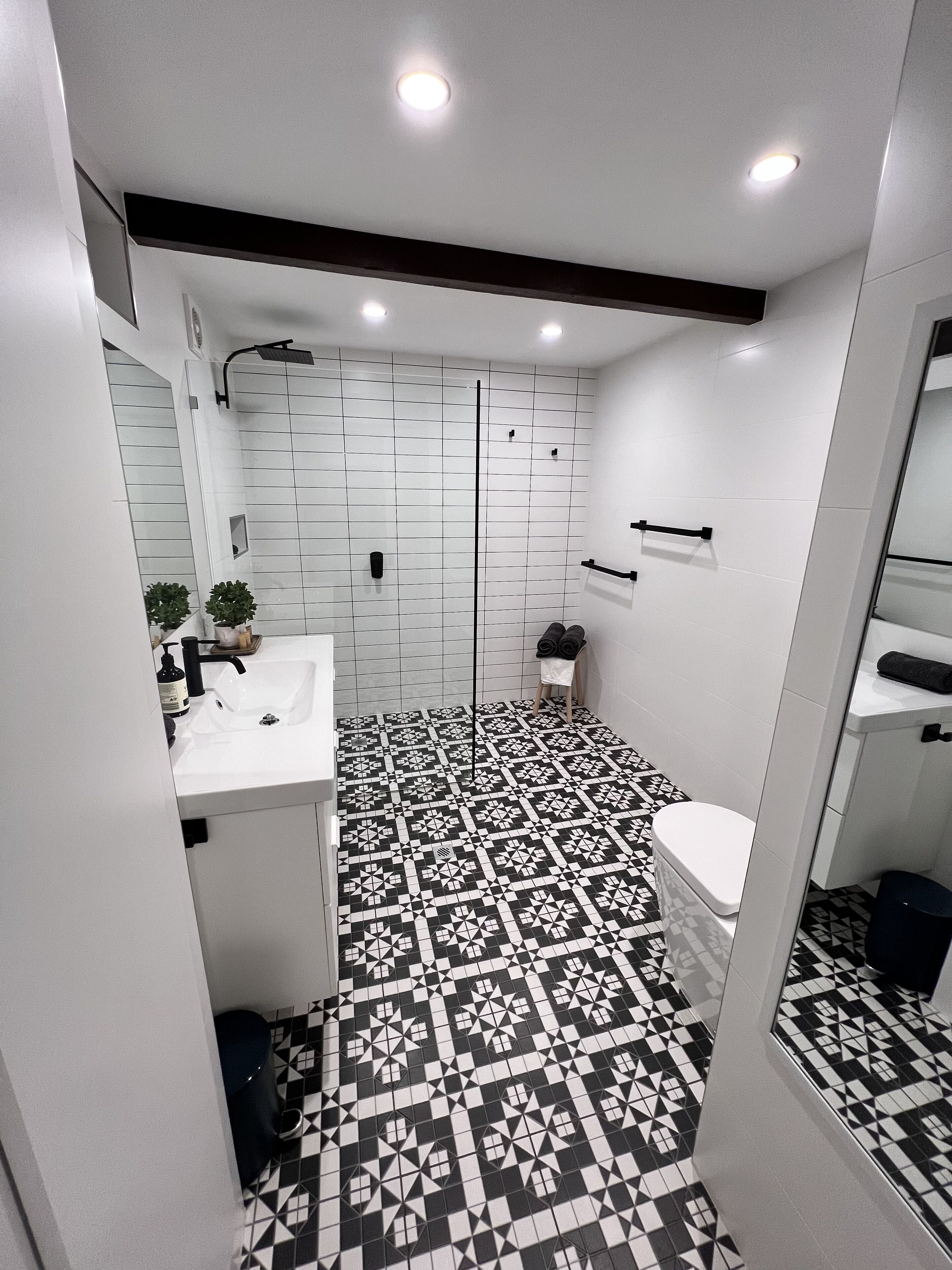 A home away from home in the hills. Fully independent furnished unit.