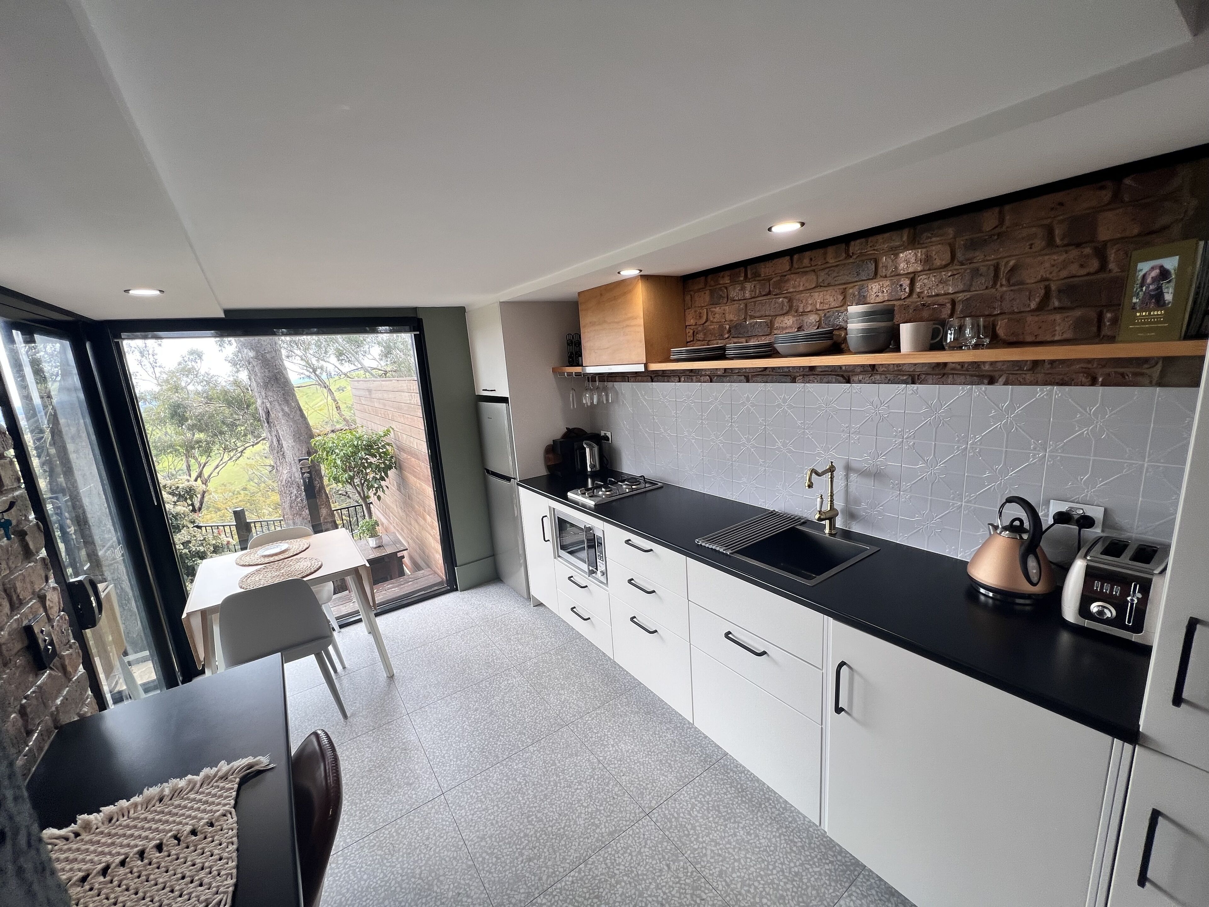 A home away from home in the hills. Fully independent furnished unit.