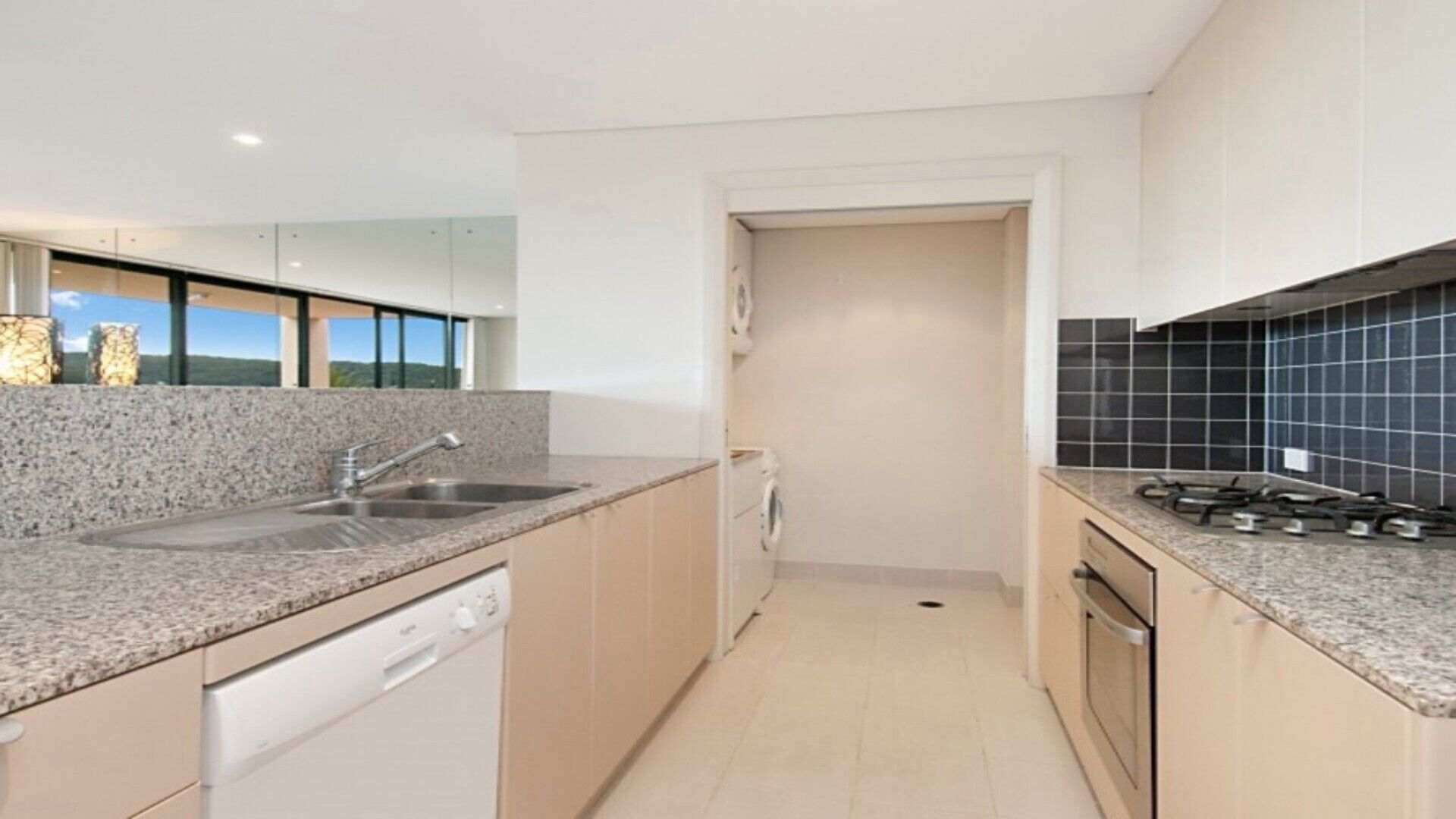 OCEAN PEARL - ETTALONG BEACH