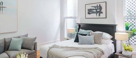 Iron/ironing board, WiFi, bed sheets
