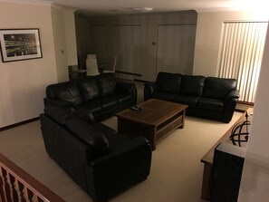 Flat-screen TV, DVD player, books, video library - Waterfront Luxury Living in this well equipped and beautifully maintained home! (Mandurah)